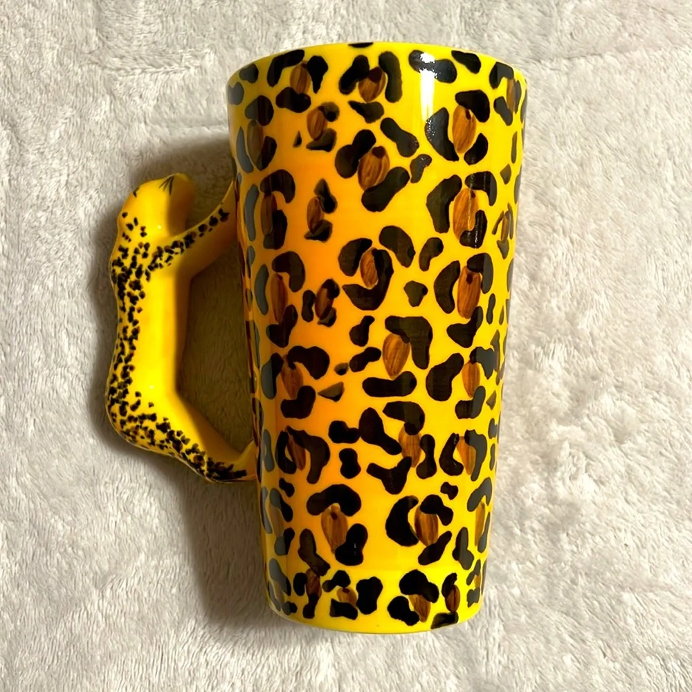 World Market. Vintage Hand Painted Leopard Cat Figurine Mug Cup. NWOT. 20 oz